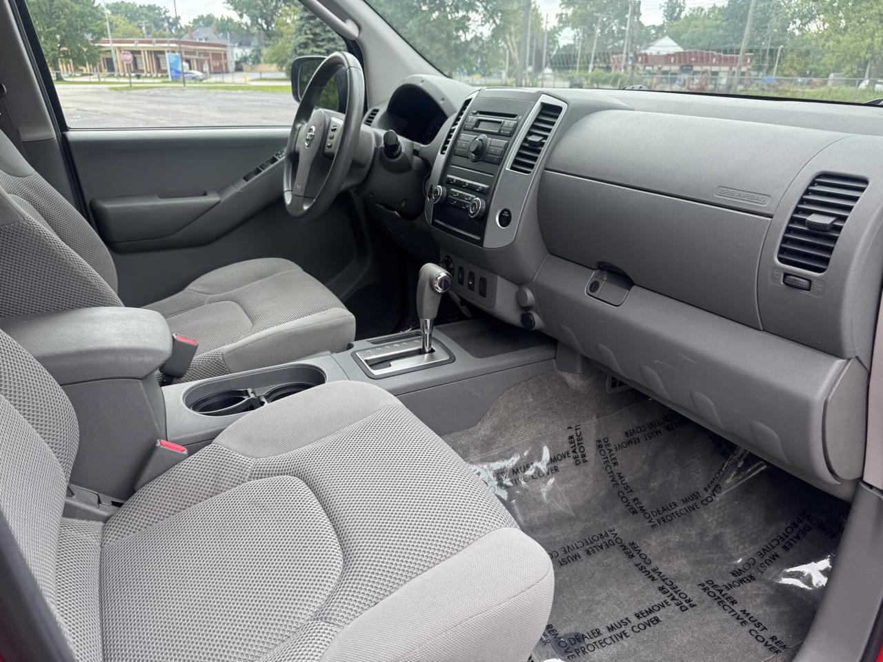 Nissan Frontier SL Crew Cab 4WD 2011