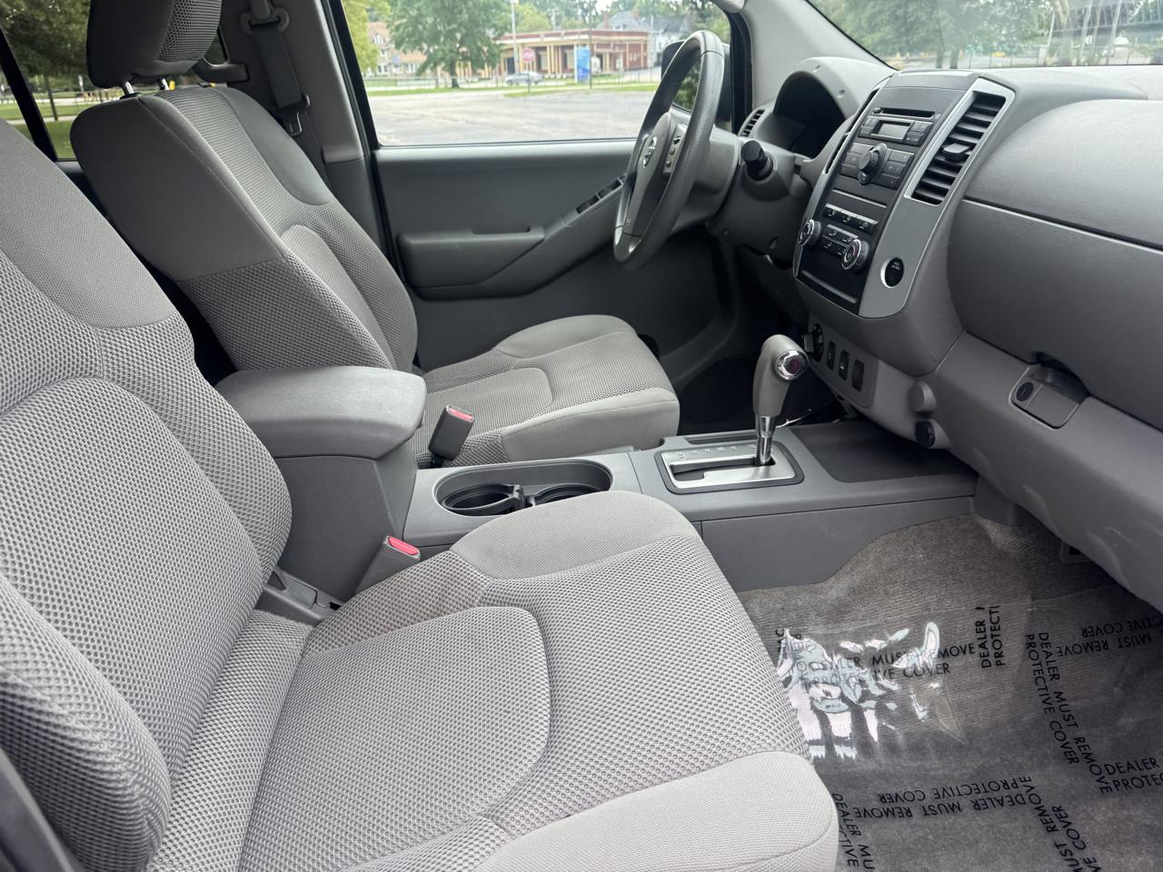 Nissan Frontier SL Crew Cab 4WD 2011