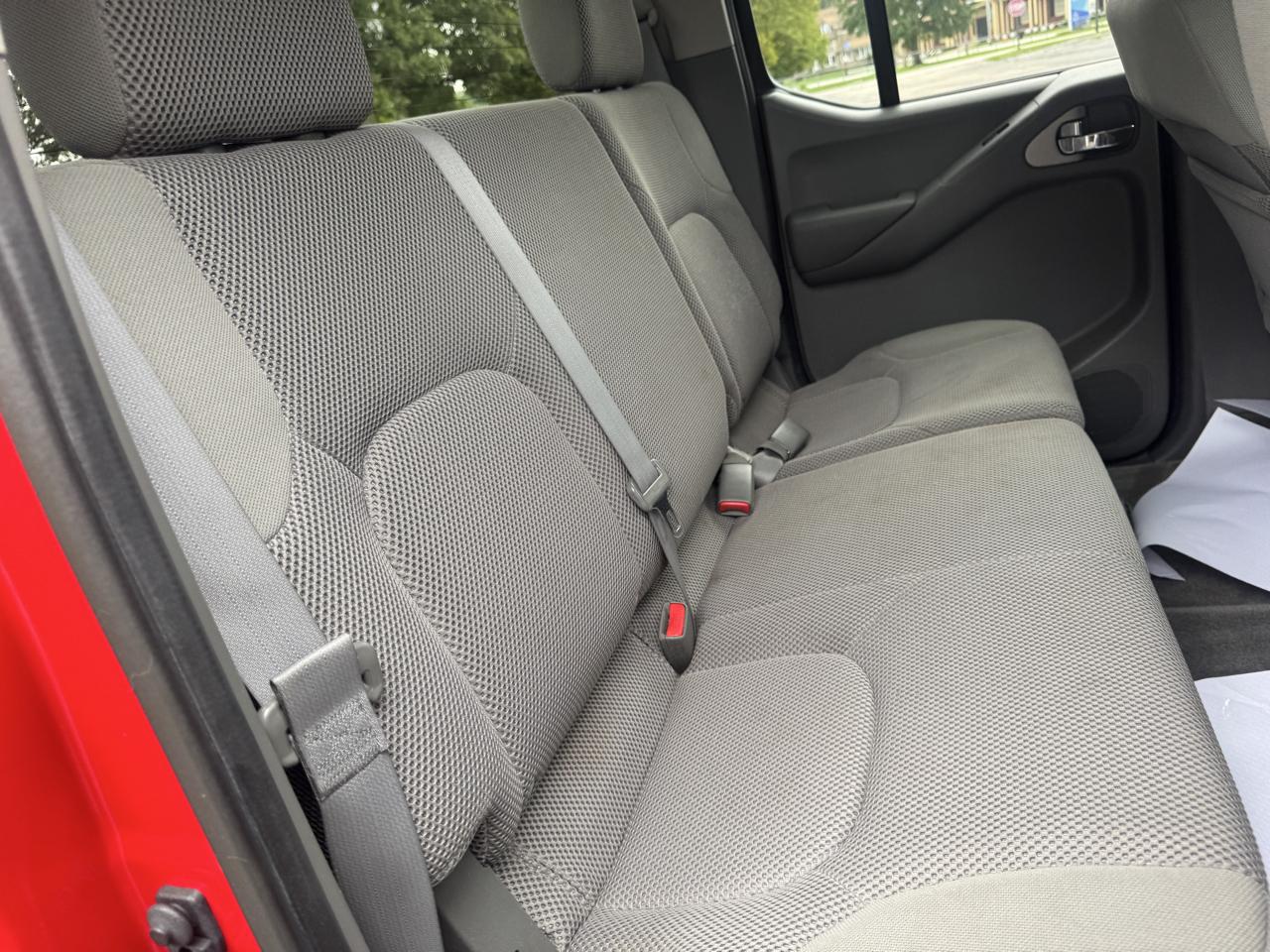 Nissan Frontier SL Crew Cab 4WD 2011