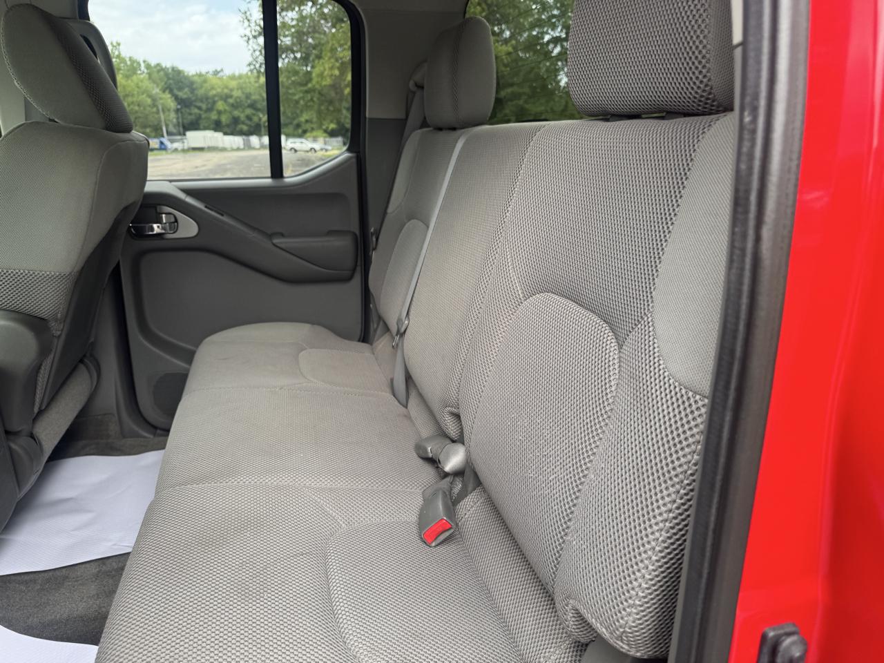 Nissan Frontier SL Crew Cab 4WD 2011