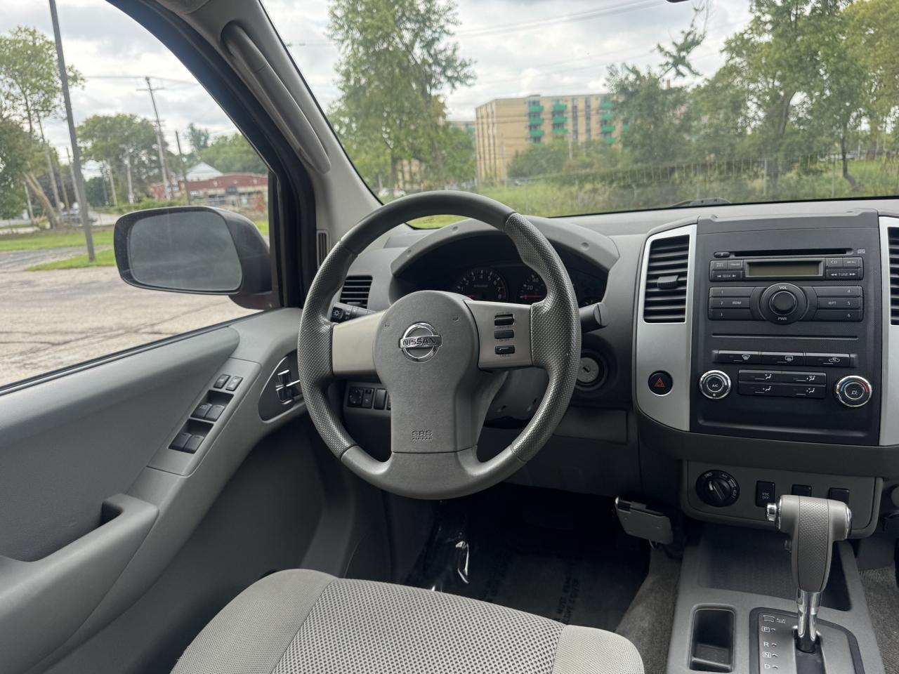 Nissan Frontier SL Crew Cab 4WD 2011