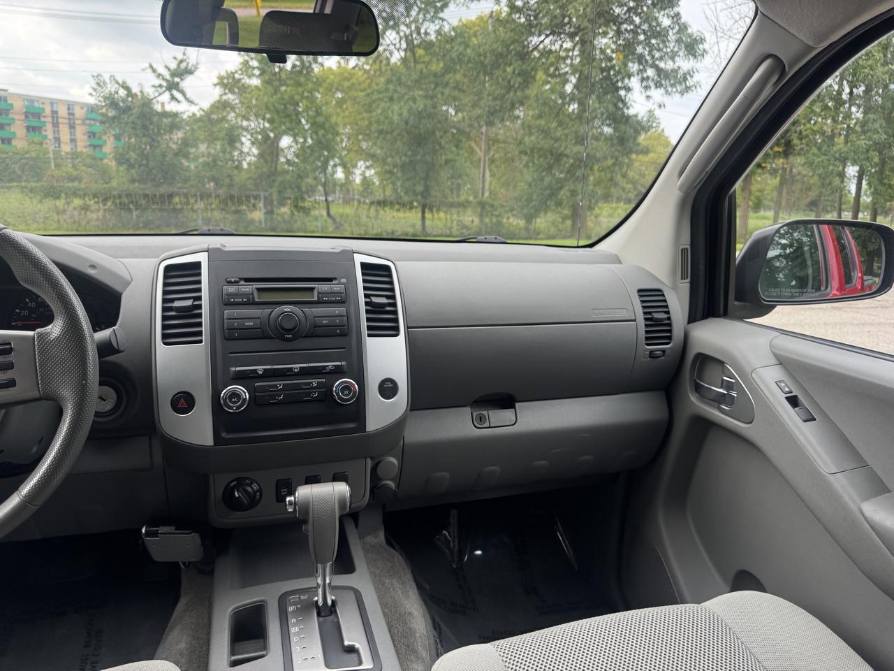 Nissan Frontier SL Crew Cab 4WD 2011