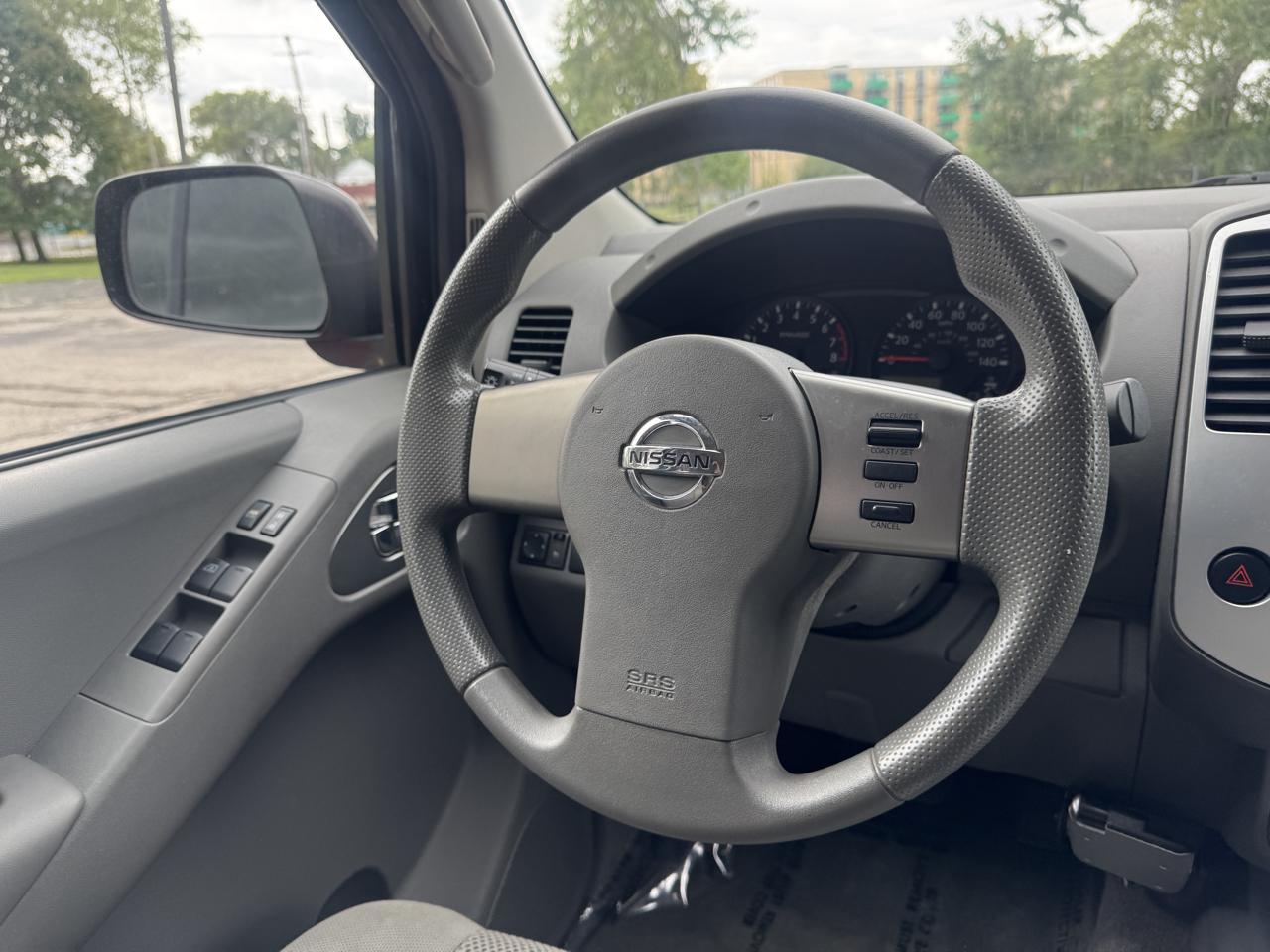 Nissan Frontier SL Crew Cab 4WD 2011
