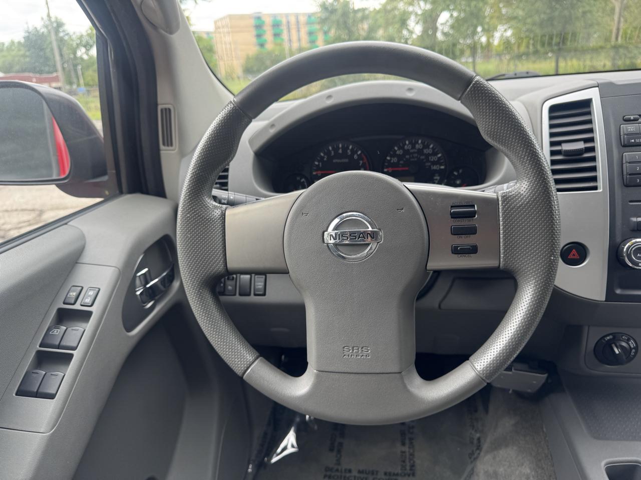 Nissan Frontier SL Crew Cab 4WD 2011
