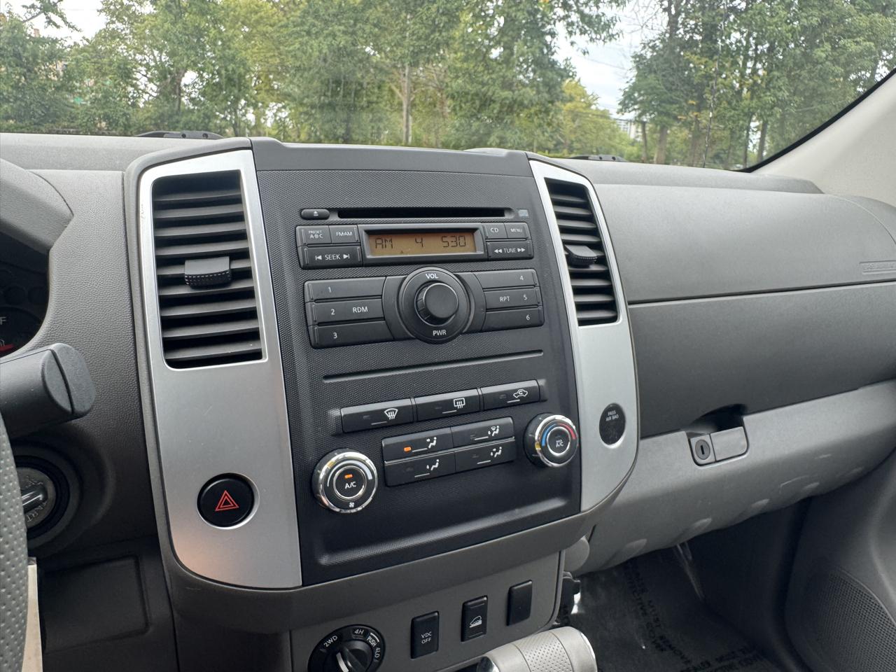 Nissan Frontier SL Crew Cab 4WD 2011