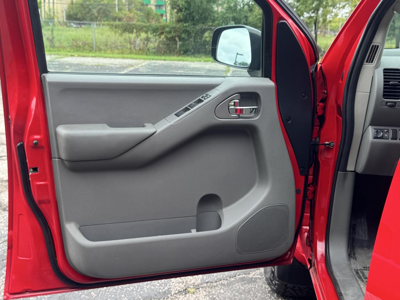 Nissan Frontier SL Crew Cab 4WD 2011