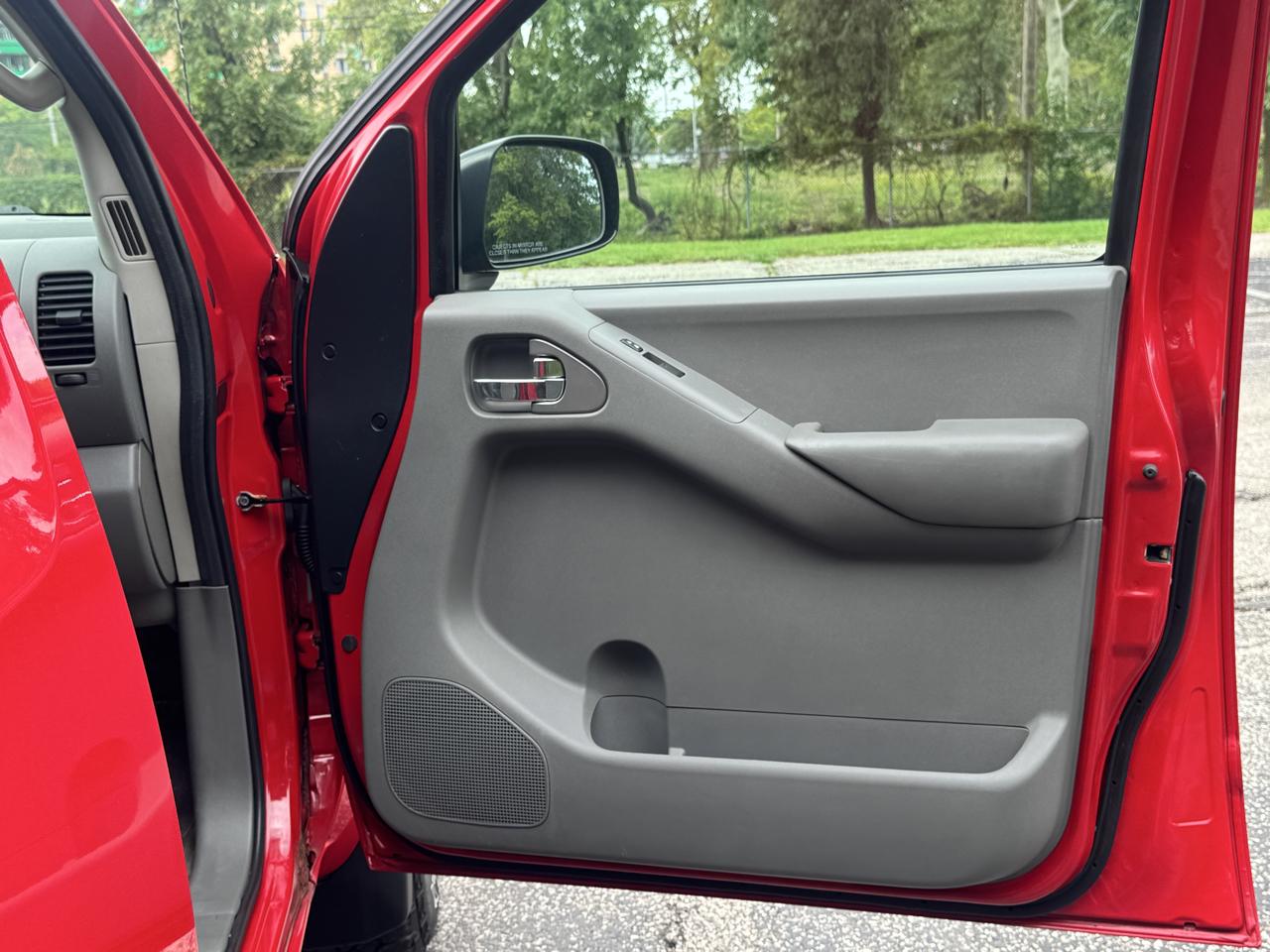 Nissan Frontier SL Crew Cab 4WD 2011