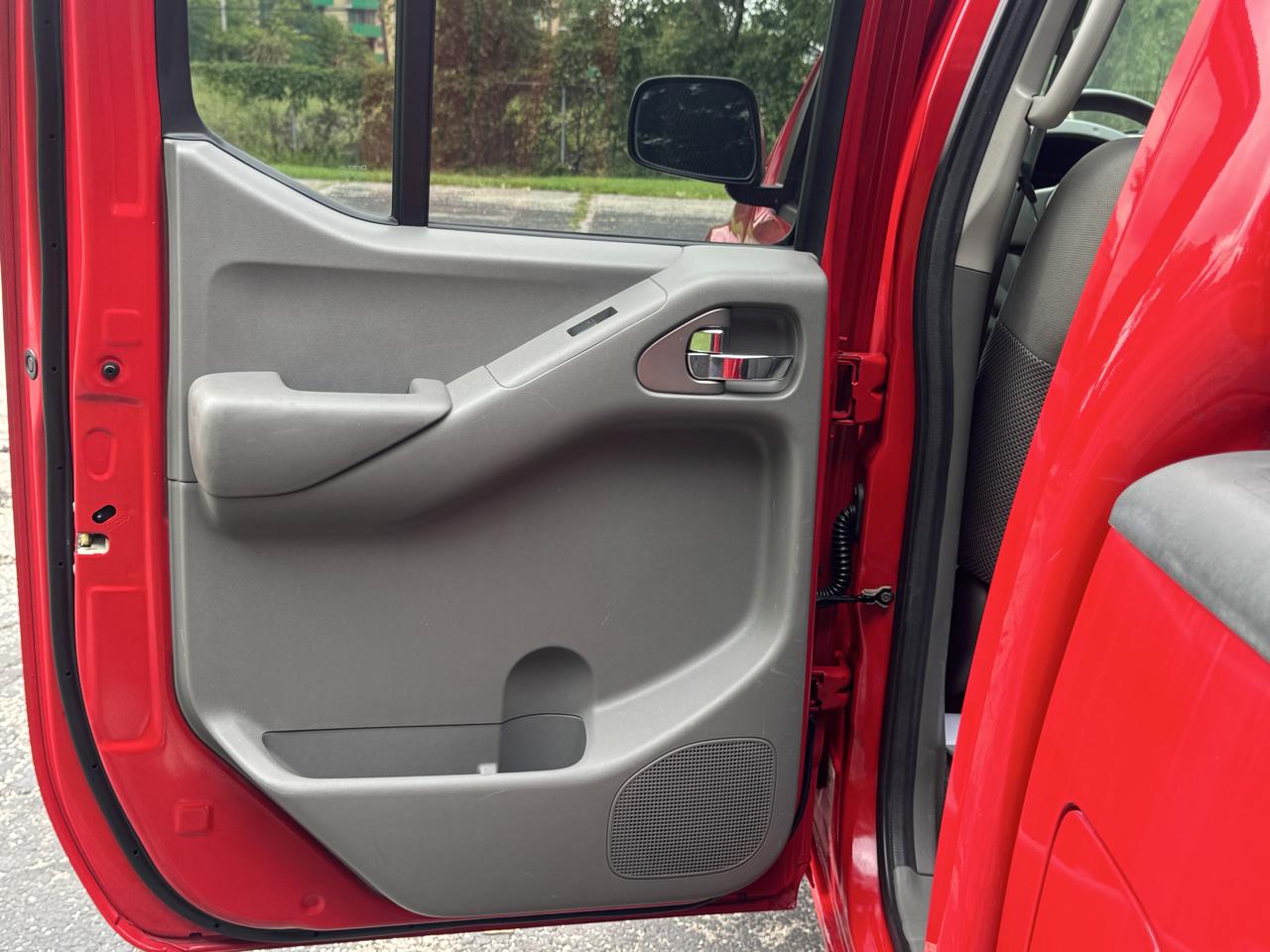 Nissan Frontier SL Crew Cab 4WD 2011