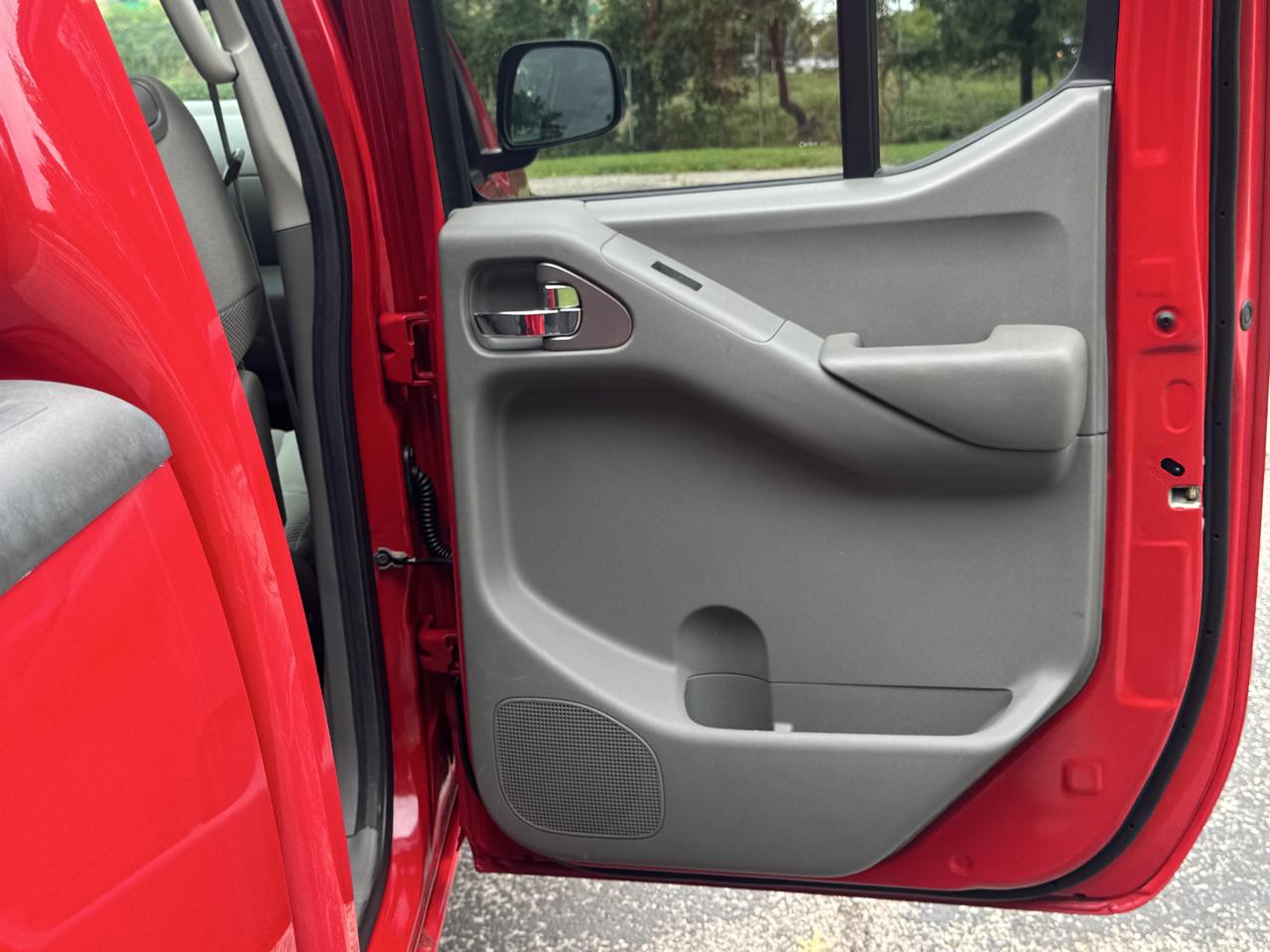 Nissan Frontier SL Crew Cab 4WD 2011
