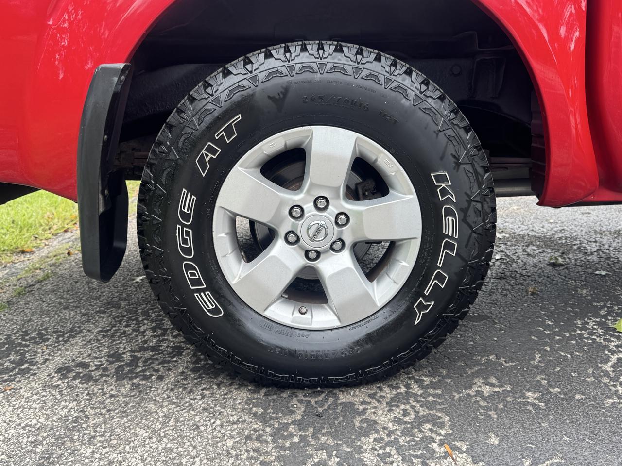 Nissan Frontier SL Crew Cab 4WD 2011