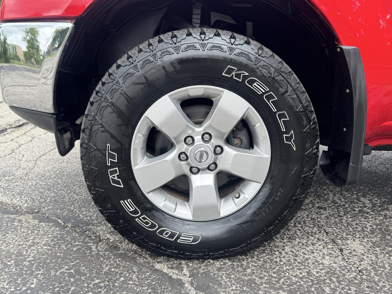 Nissan Frontier SL Crew Cab 4WD 2011