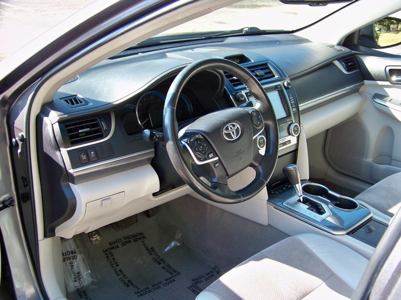 Toyota Camry Hybrid XLE 2014