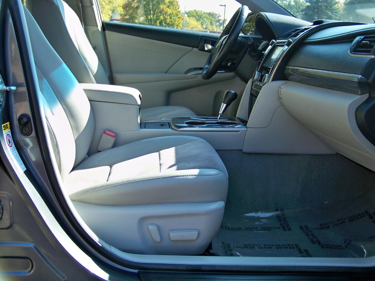 Toyota Camry Hybrid XLE 2014