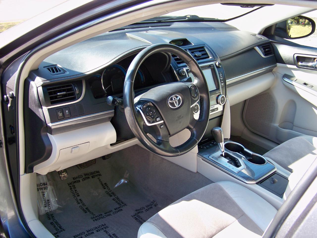 Toyota Camry Hybrid XLE 2014