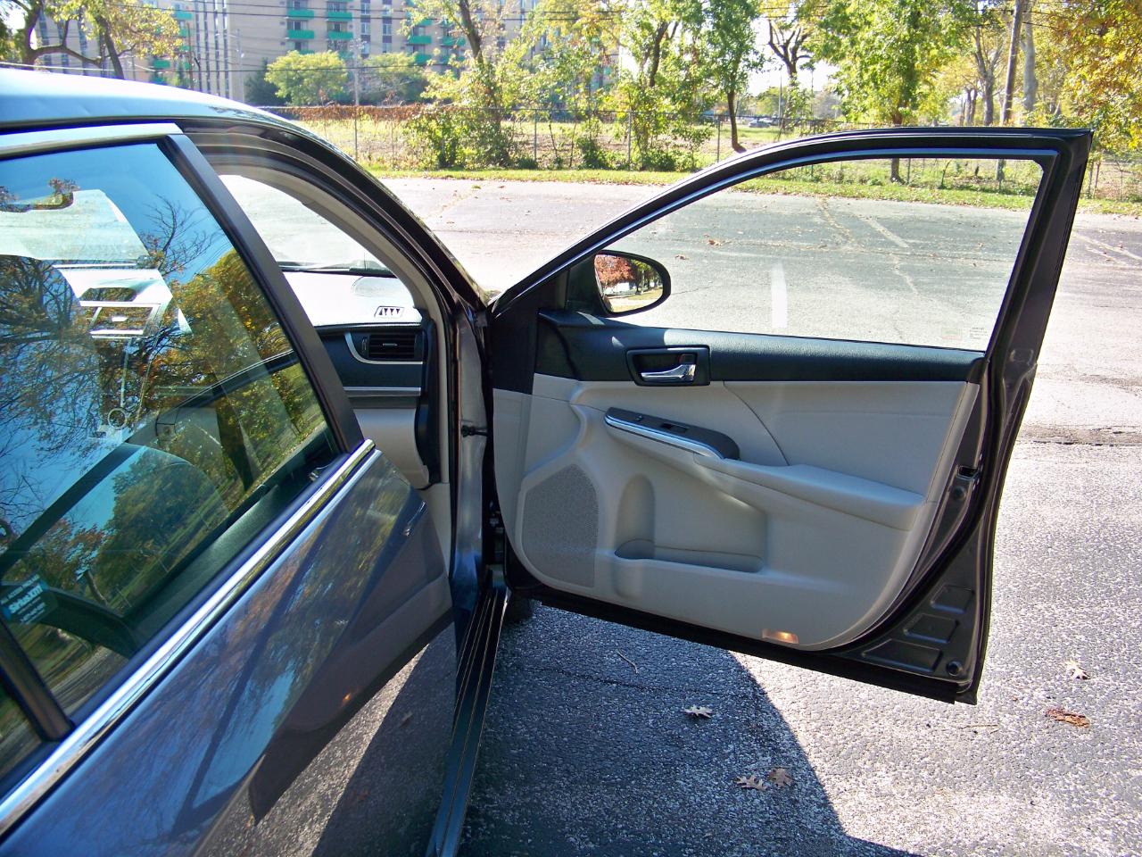 Toyota Camry Hybrid XLE 2014