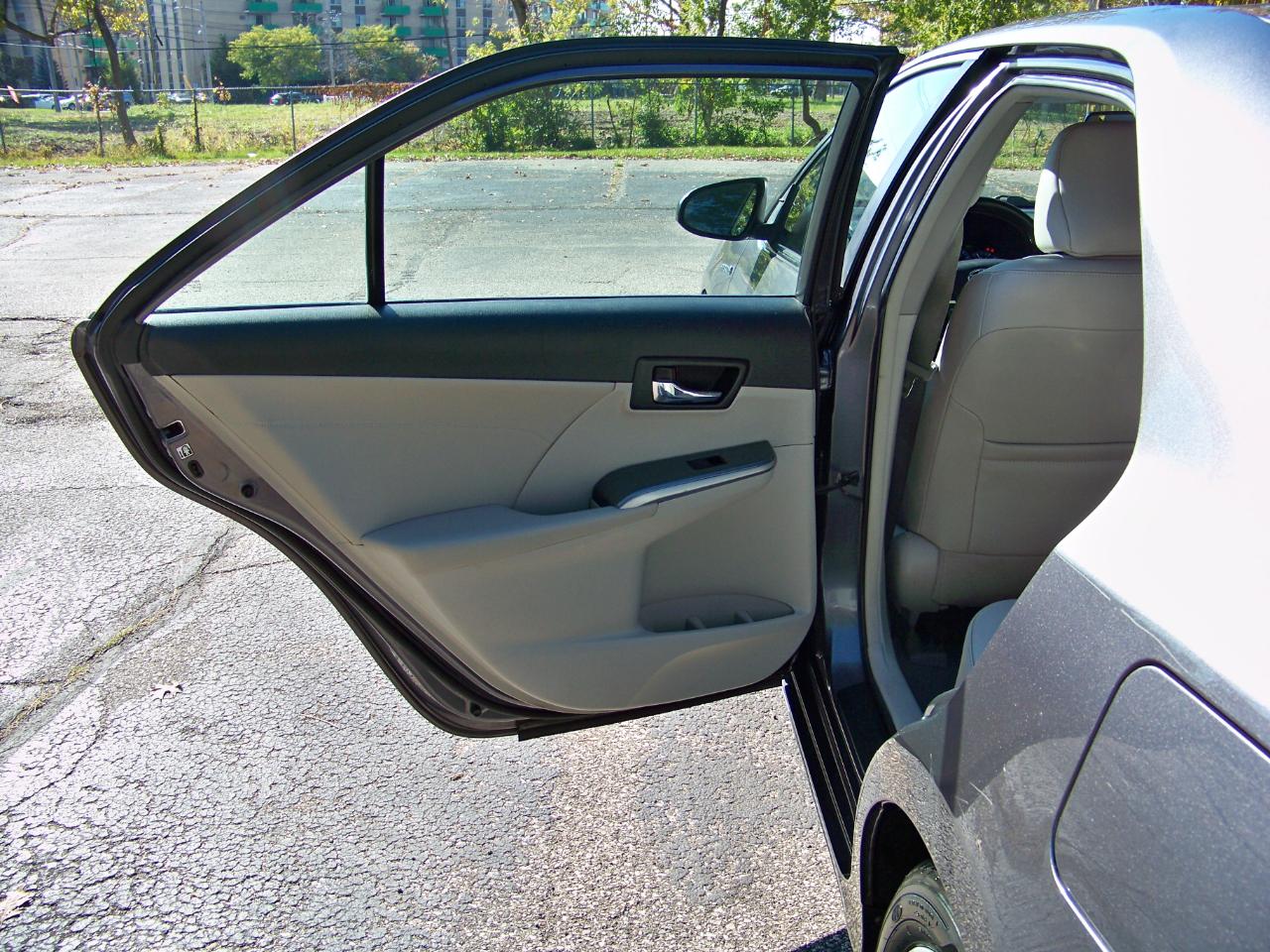 Toyota Camry Hybrid XLE 2014