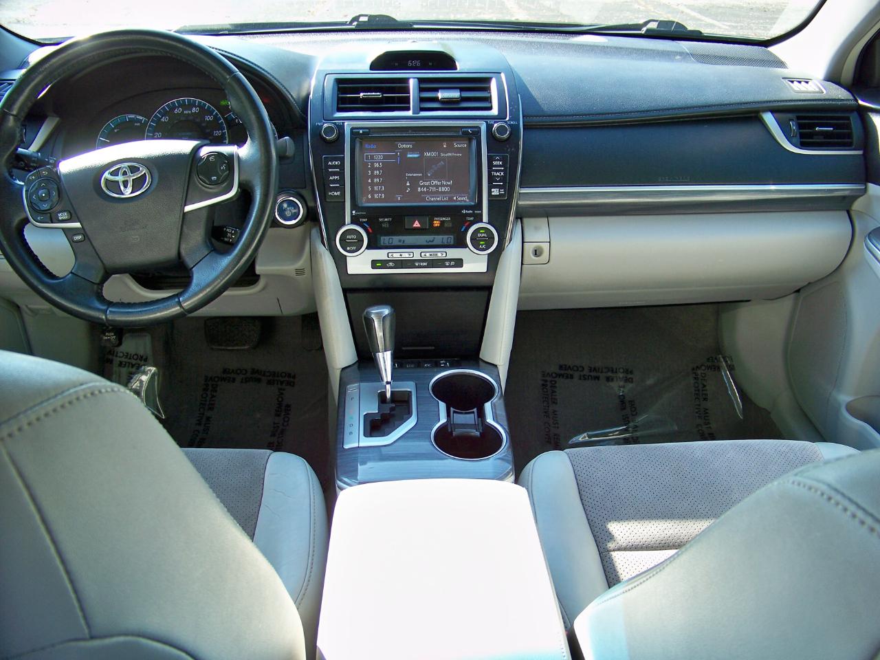 Toyota Camry Hybrid XLE 2014