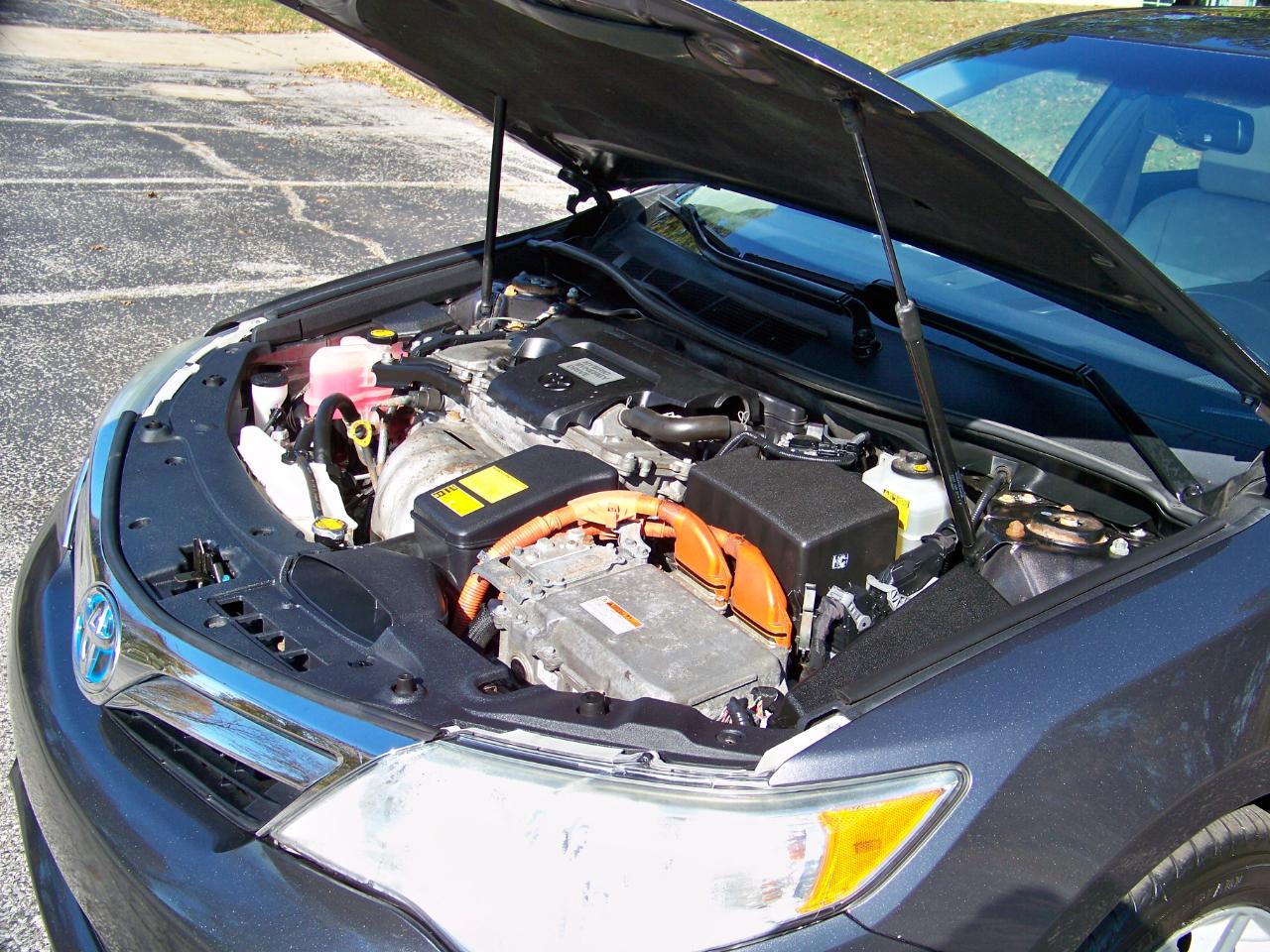 Toyota Camry Hybrid XLE 2014
