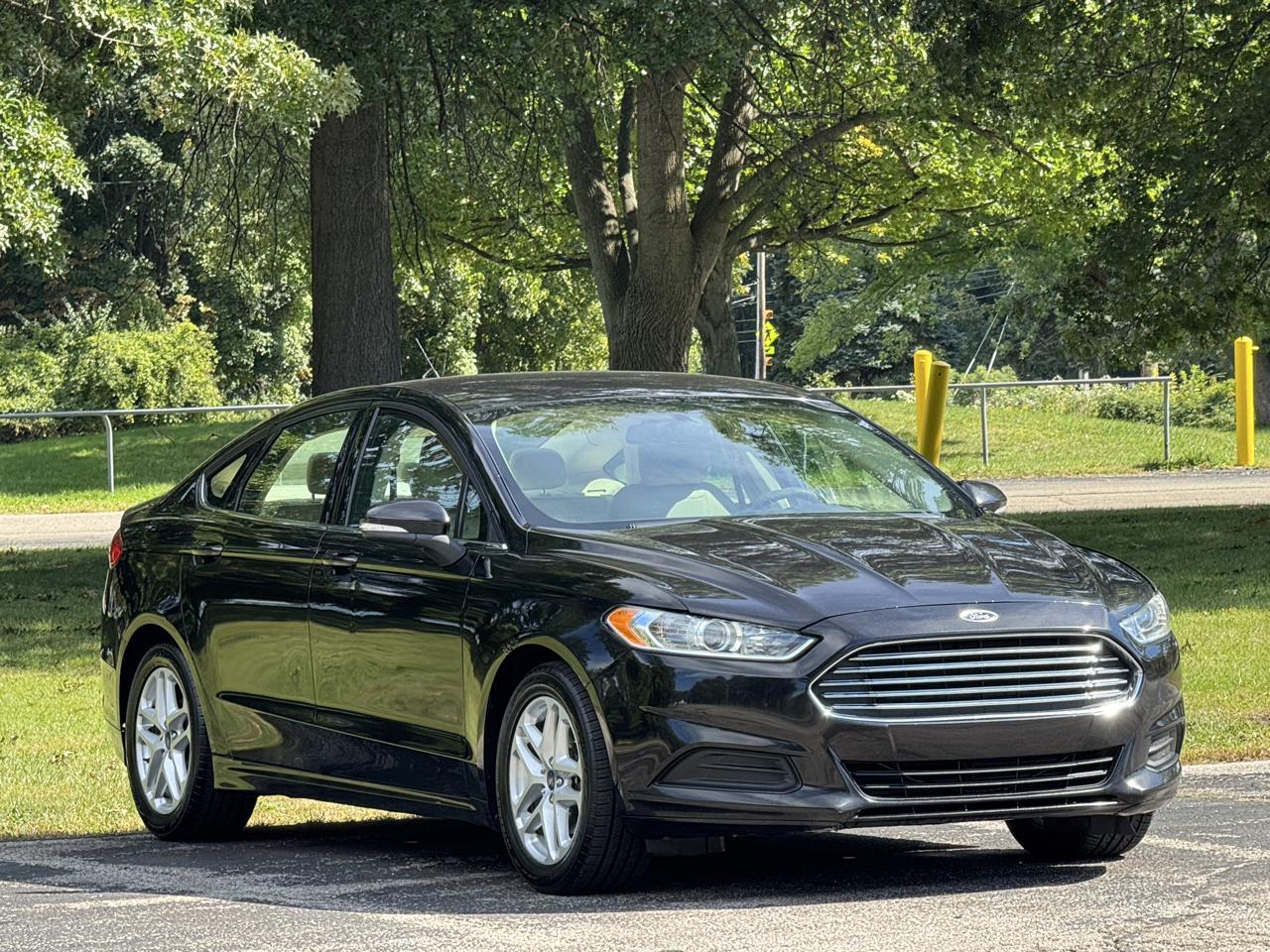 Ford Fusion photo 2