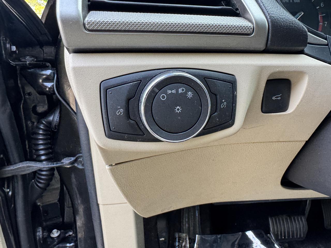 Ford Fusion photo 29