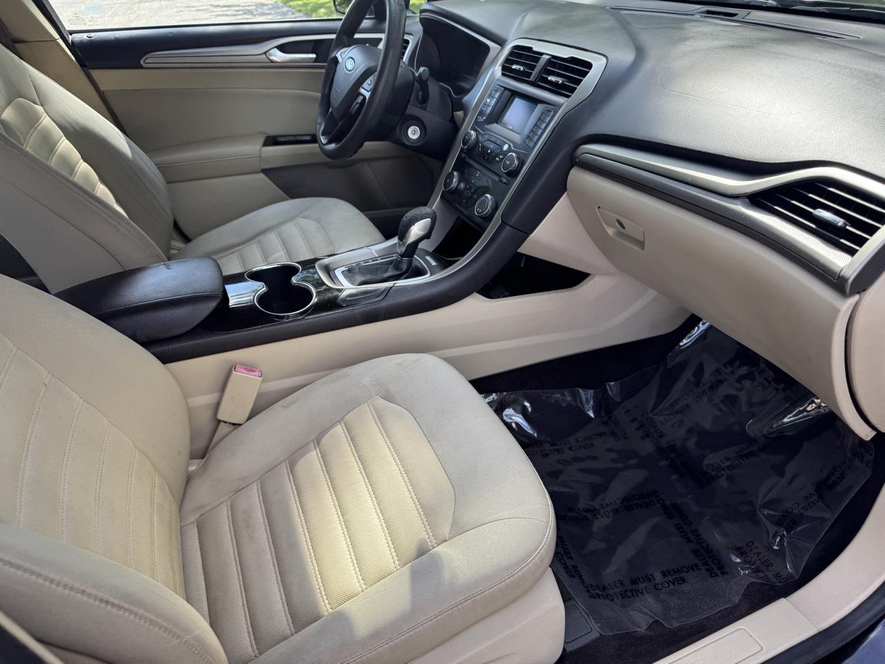 Ford Fusion photo 32