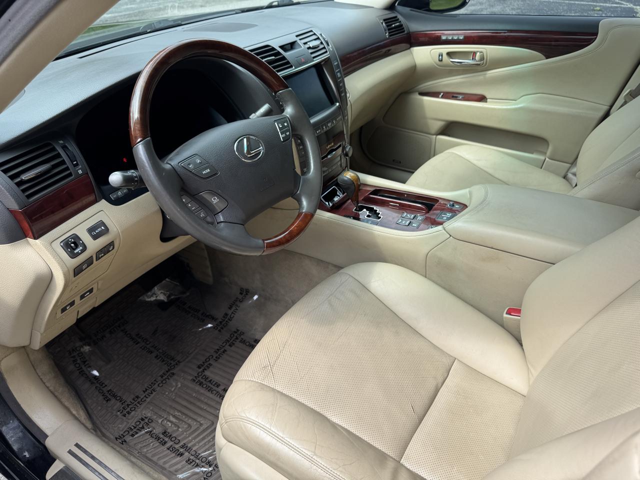 Lexus LS 460 Luxury Sedan AWD 2009
