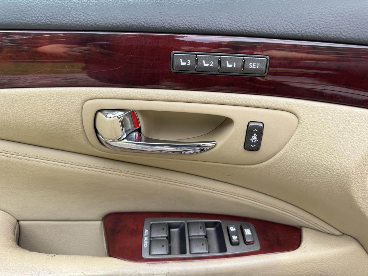 Lexus LS 460 Luxury Sedan AWD 2009