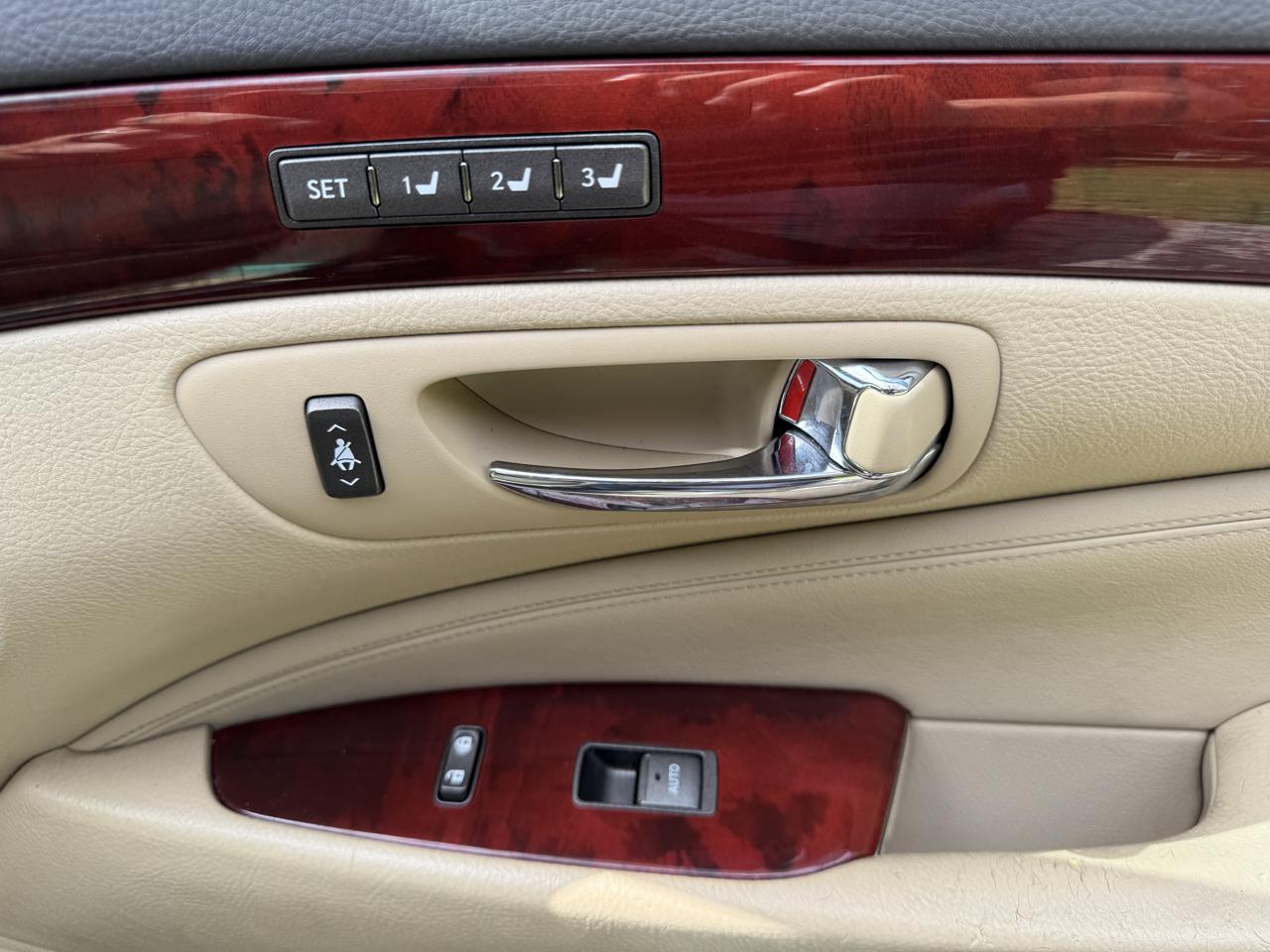 Lexus LS 460 Luxury Sedan AWD 2009