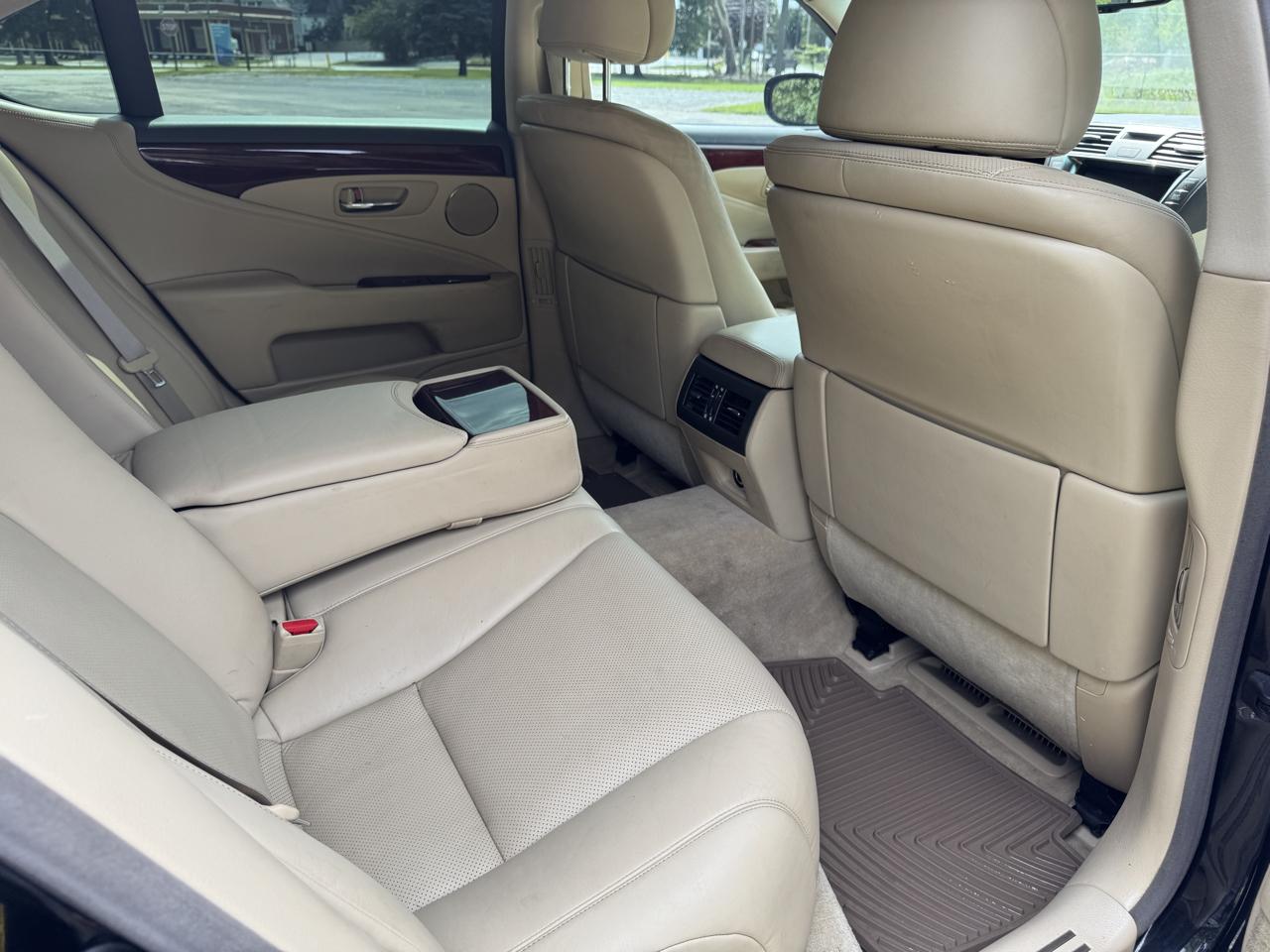 Lexus LS 460 Luxury Sedan AWD 2009