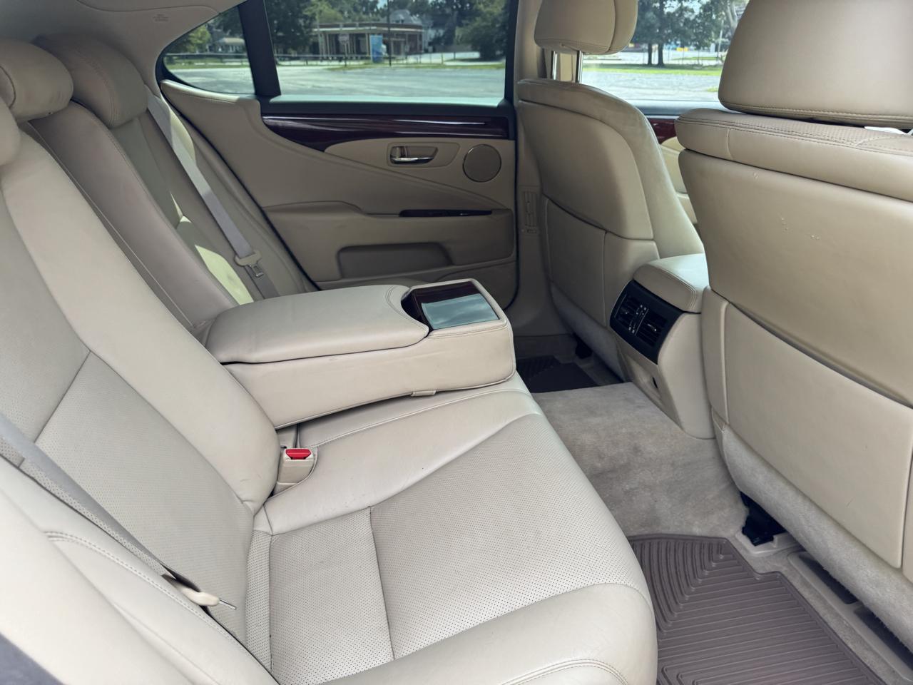 Lexus LS 460 Luxury Sedan AWD 2009