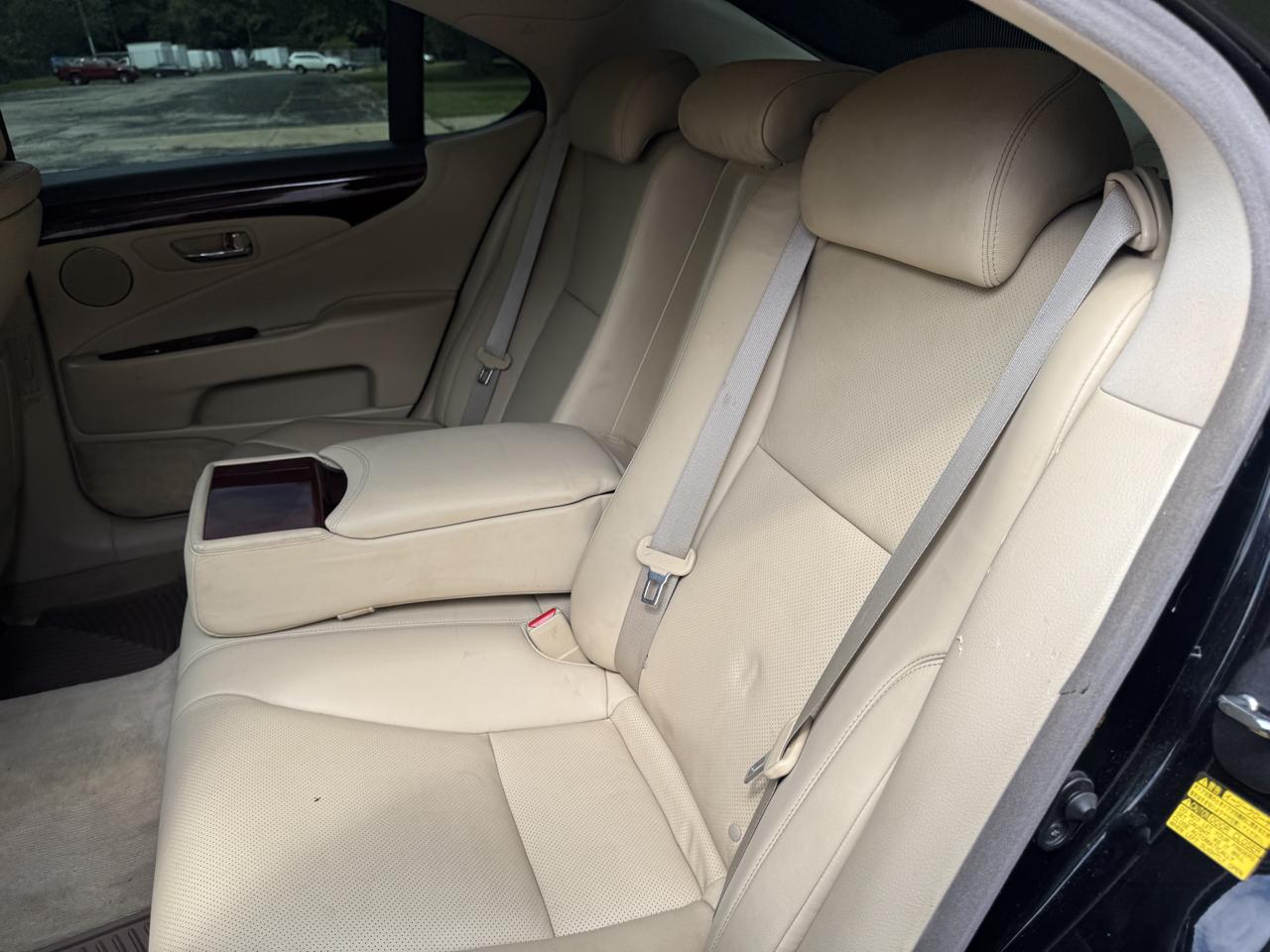 Lexus LS 460 Luxury Sedan AWD 2009