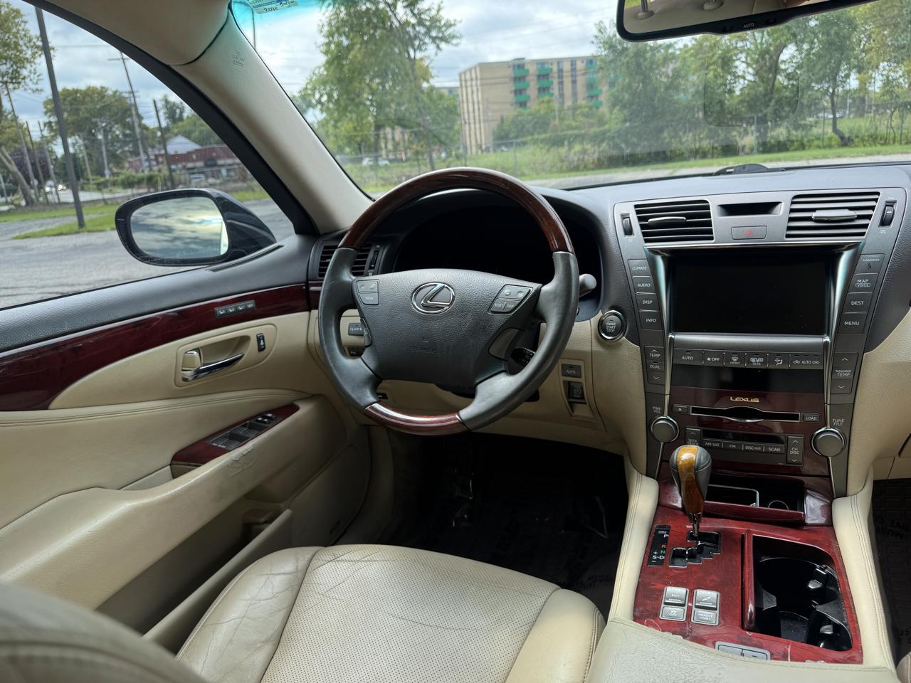 Lexus LS 460 Luxury Sedan AWD 2009