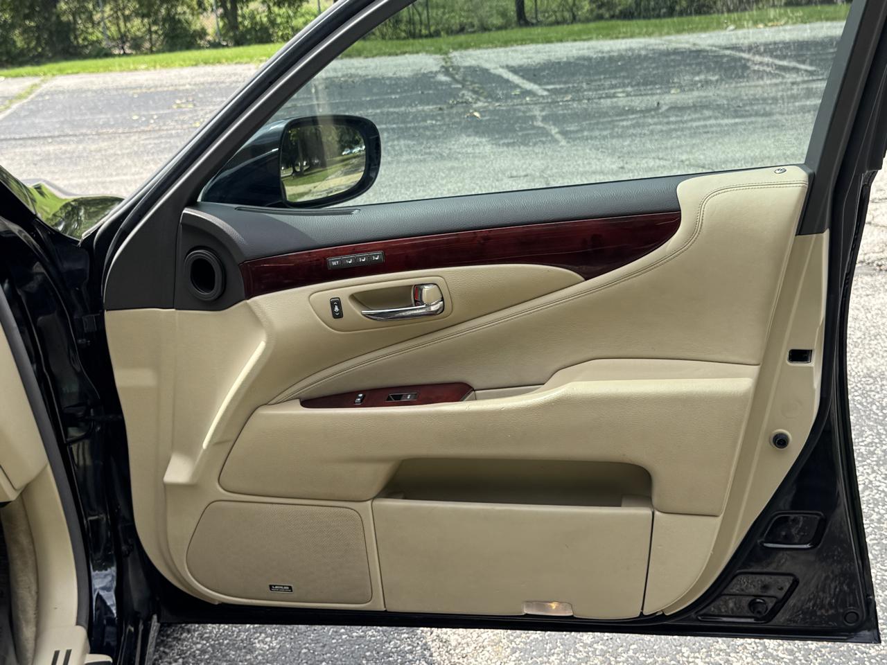 Lexus LS 460 Luxury Sedan AWD 2009