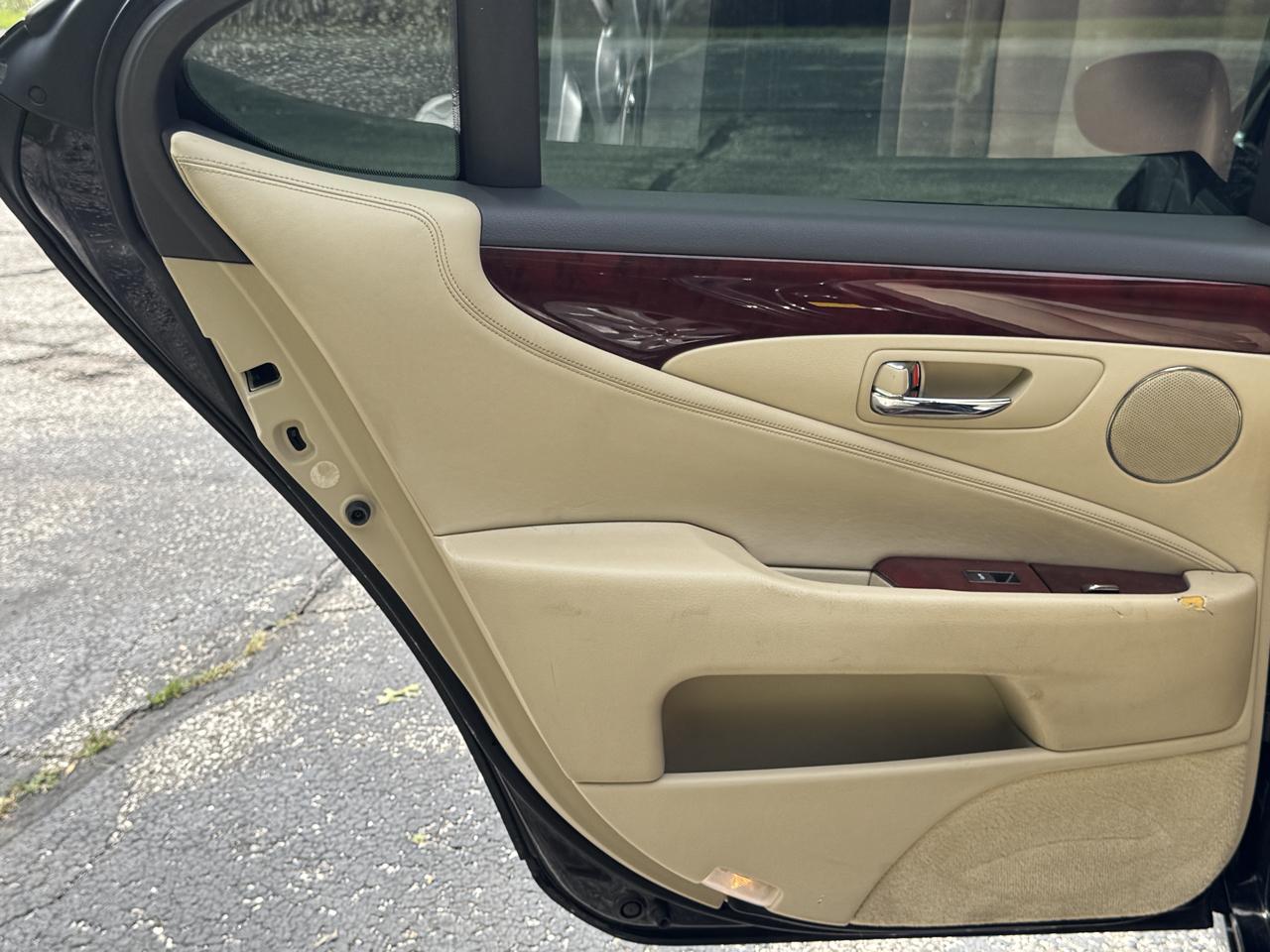 Lexus LS 460 Luxury Sedan AWD 2009