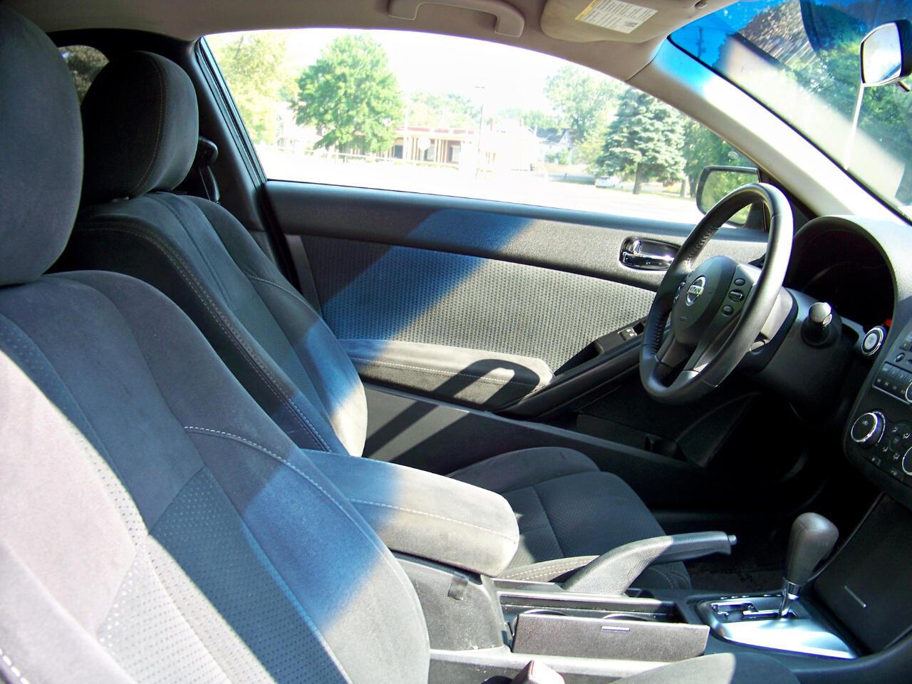Nissan Altima 2.5 S CVT Coupe 2013