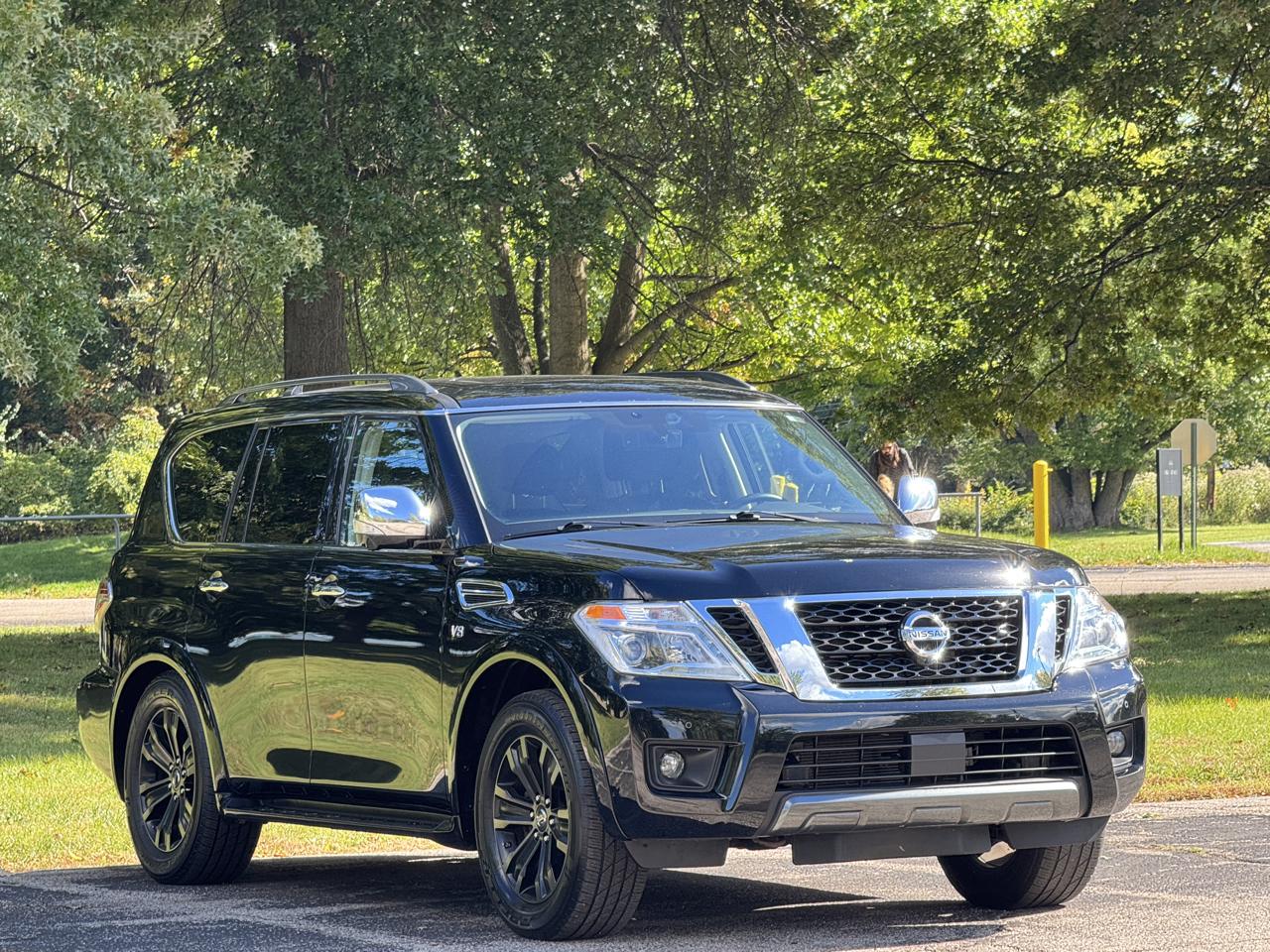 Nissan Armada photo 2