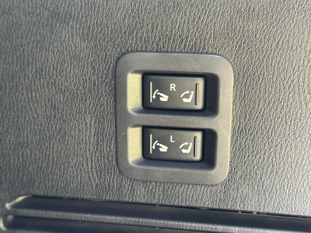 Nissan Armada photo 17