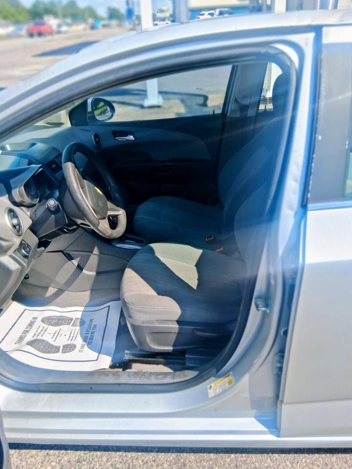 Chevrolet Sonic 4dr Sdn LT 2LT 2012