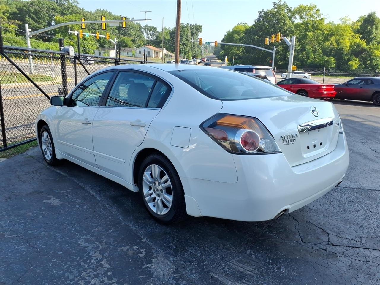 Nissan Altima 4dr Sdn I4 CVT 2.5 S 2011