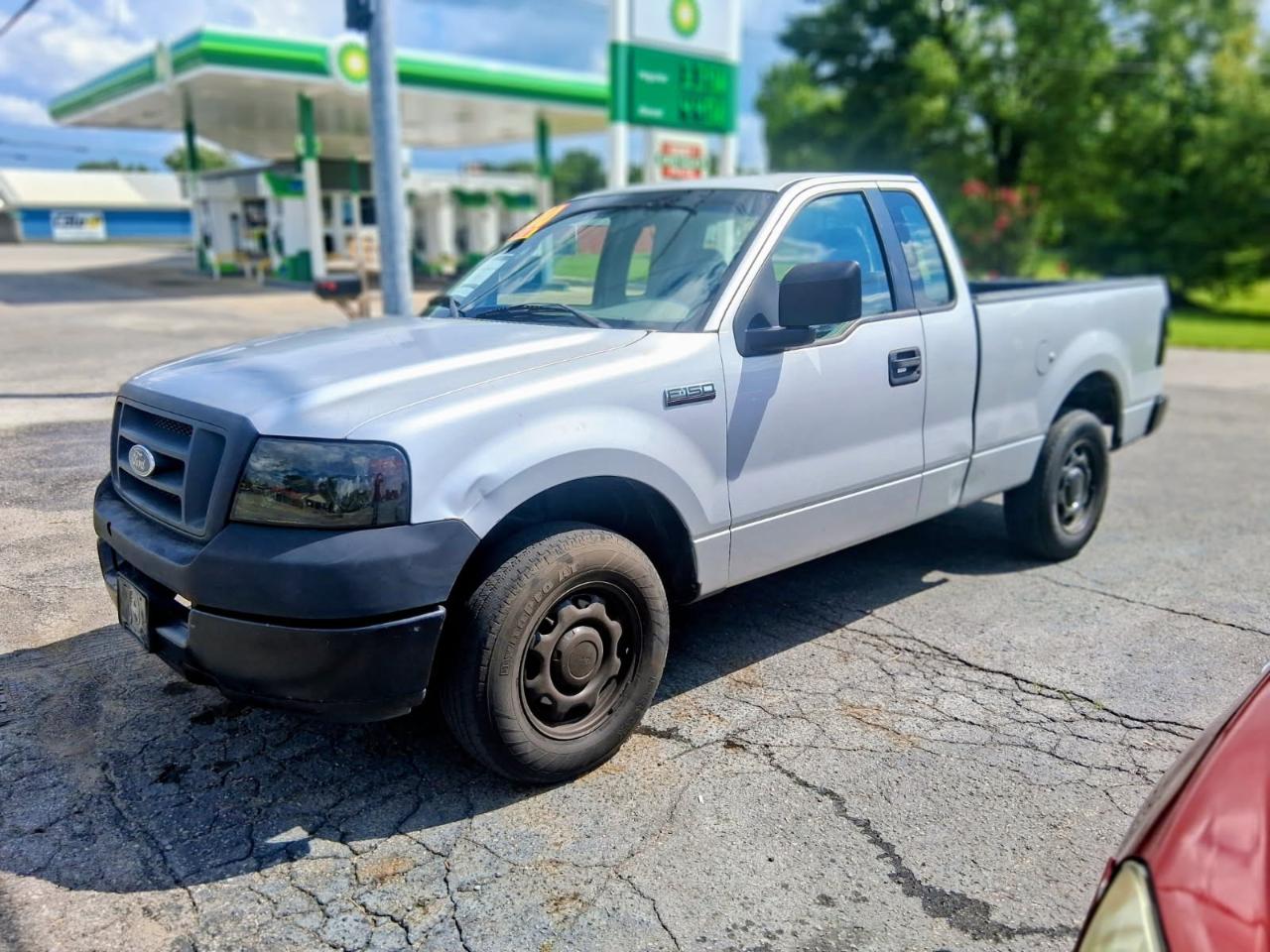 Ford F-150 Reg Cab 126" XLT 2005