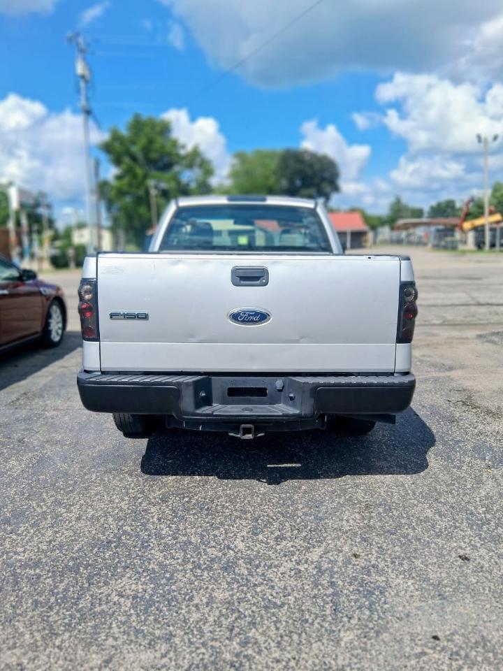 Ford F-150 Reg Cab 126" XLT 2005