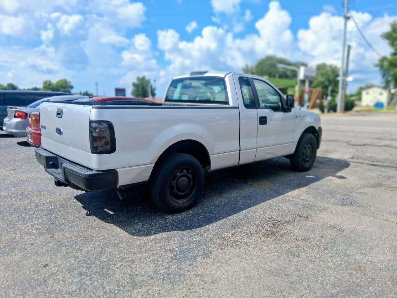 Ford F-150 Reg Cab 126" XLT 2005