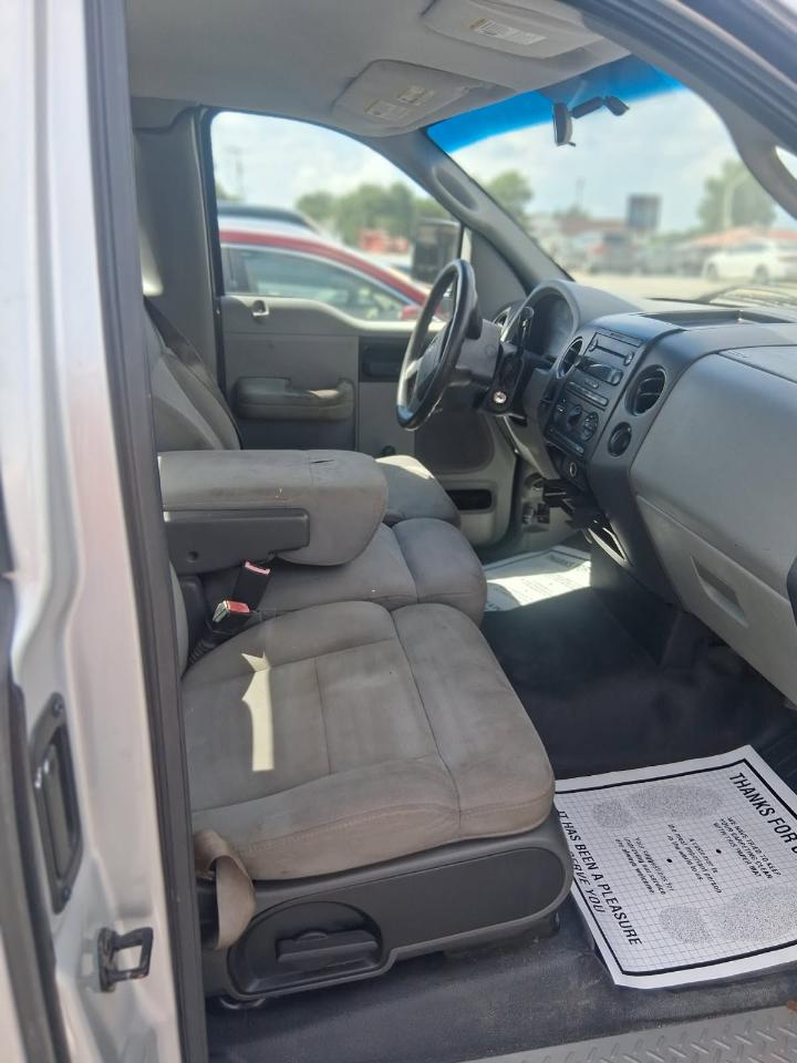 Ford F-150 Reg Cab 126" XLT 2005
