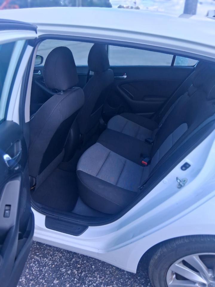 Kia Forte 5-Door 5dr HB Auto EX 2015