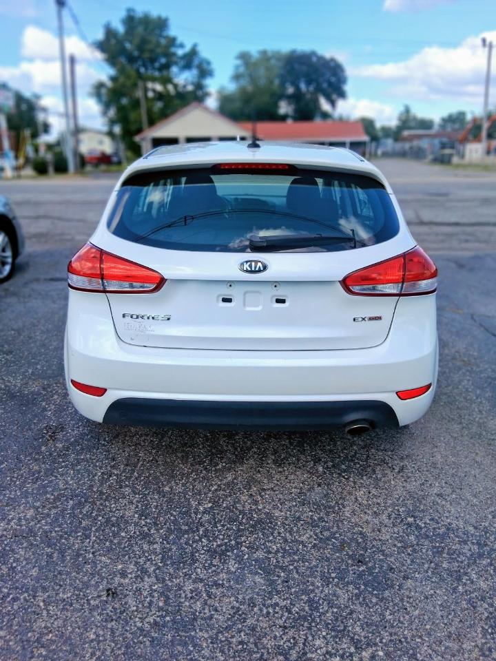 Kia Forte 5-Door 5dr HB Auto EX 2015