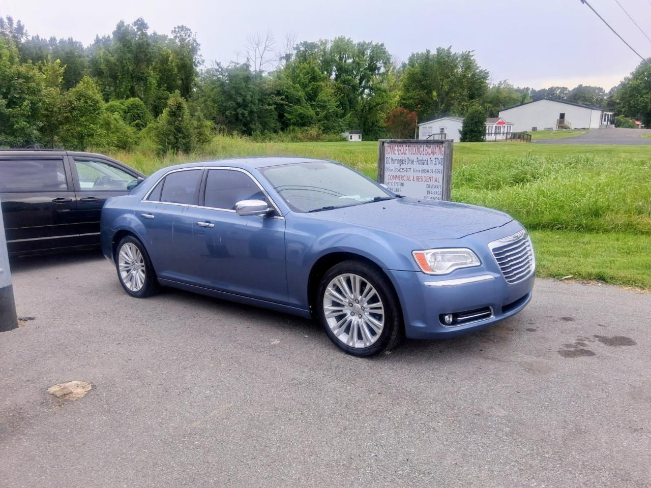 Chrysler 300 4dr Sdn Limited RWD 2011