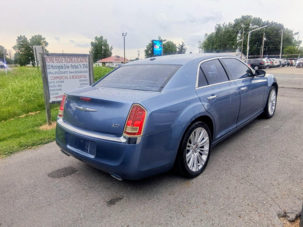 Chrysler 300 4dr Sdn Limited RWD 2011