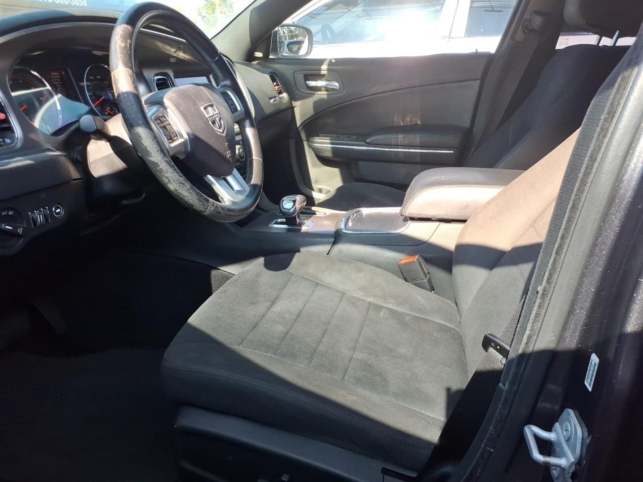 Dodge Charger 4dr Sdn SXT RWD 2014