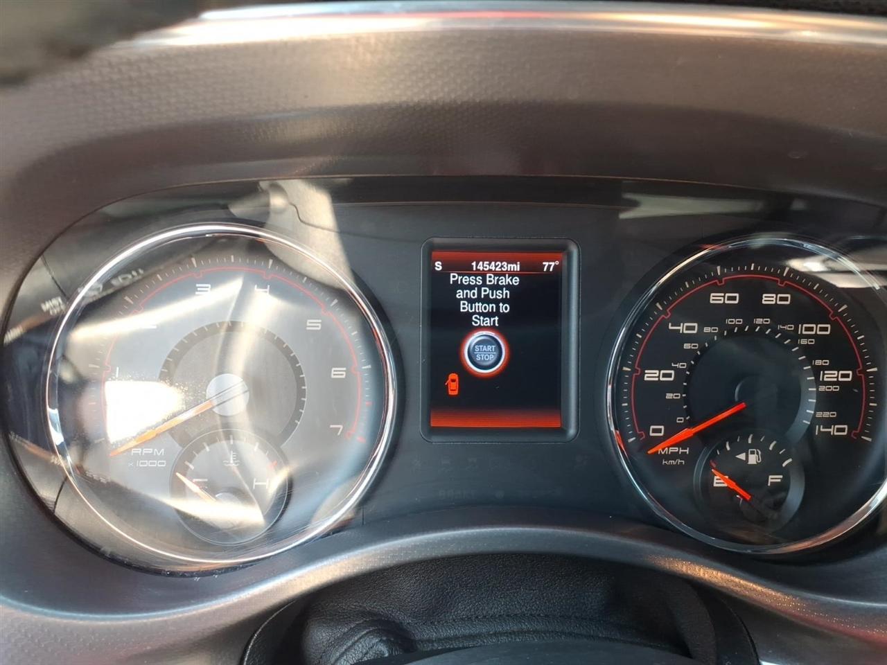 Dodge Charger 4dr Sdn SXT RWD 2014