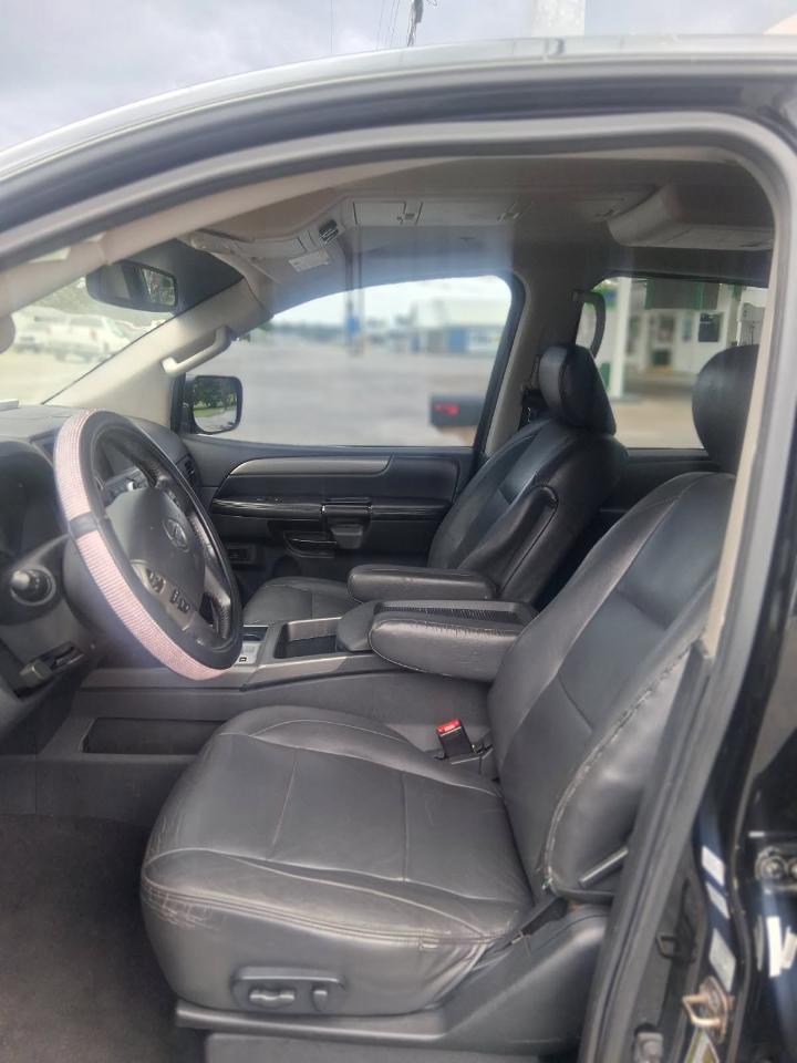 Nissan Armada 4WD 4dr SV 2013